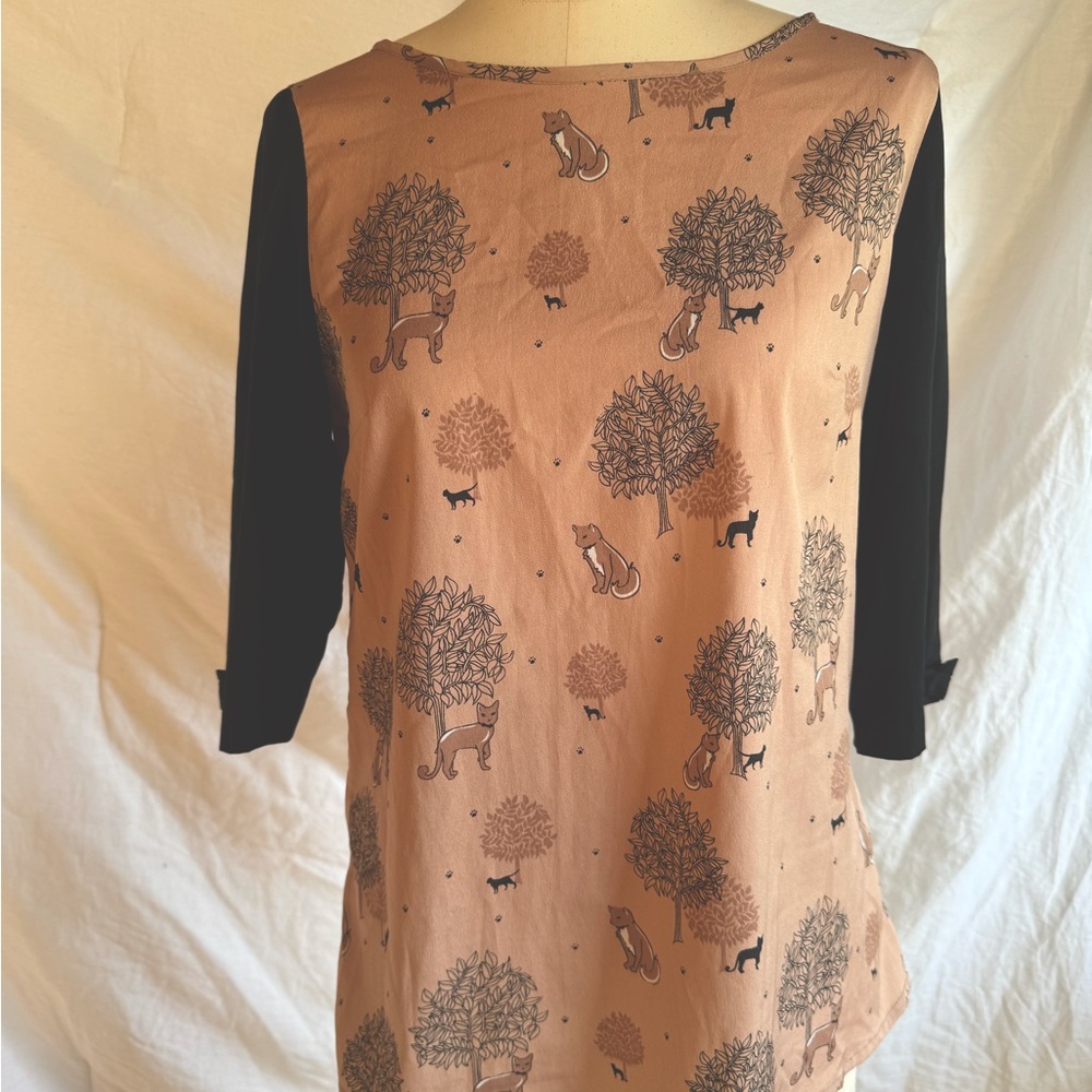 Yumi - Pretty pink shirt with cat and fox prints.